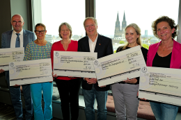 Übergabe der Spenden des DGCH Organspendelaufs 2025.