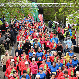Läufer beim Start des Corza Medical Organspendelaufs 2023 in München
